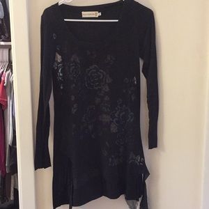 Black long sleeve tunic
